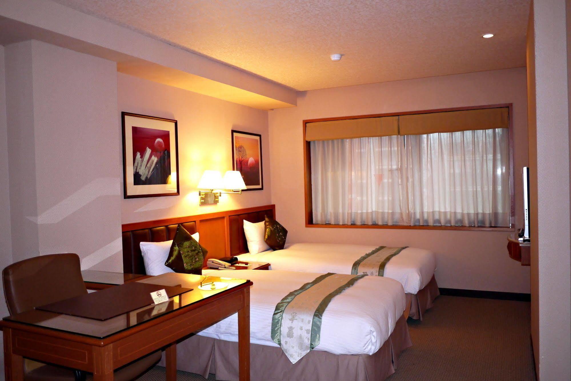First Hotel Taipei Exterior photo